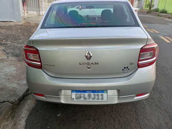 RENAULT-LOGAN-2016