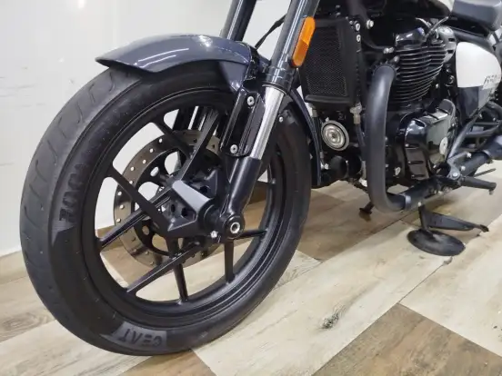 ROYAL ENFIELD-SHOTGUN 650 STENCIL WHITE-2025