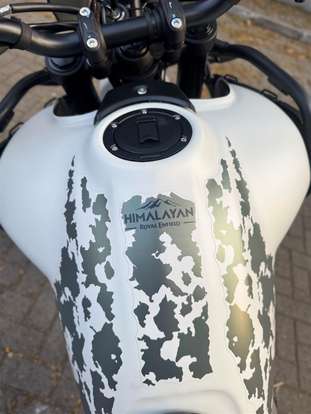ROYAL ENFIELD-HIMALAYAN 450 KAMET WHITE-2025