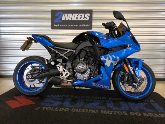 SUZUKI GSX-8R 