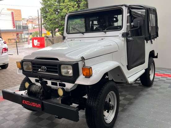 TOYOTA-BANDEIRANTE-3.7 BJ50LV 4X4 TETO RIGIDO DIESEL 2P MANUAL TOYOTA-BANDEIRANTE-1989