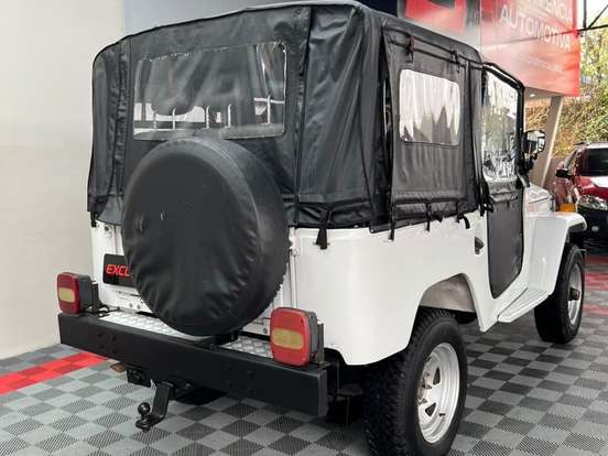 TOYOTA-BANDEIRANTE-3.7 BJ50LV 4X4 TETO RIGIDO DIESEL 2P MANUAL TOYOTA-BANDEIRANTE-1989