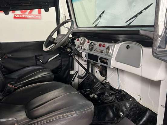 TOYOTA-BANDEIRANTE-3.7 BJ50LV 4X4 TETO RIGIDO DIESEL 2P MANUAL TOYOTA-BANDEIRANTE-1989
