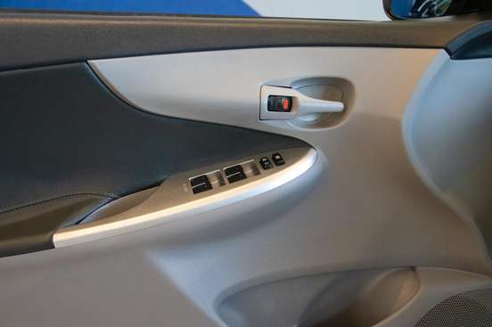 TOYOTA-COROLLA-2012