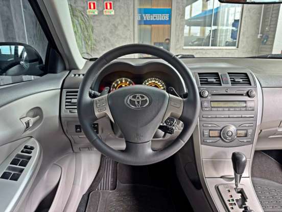 TOYOTA-COROLLA-2010