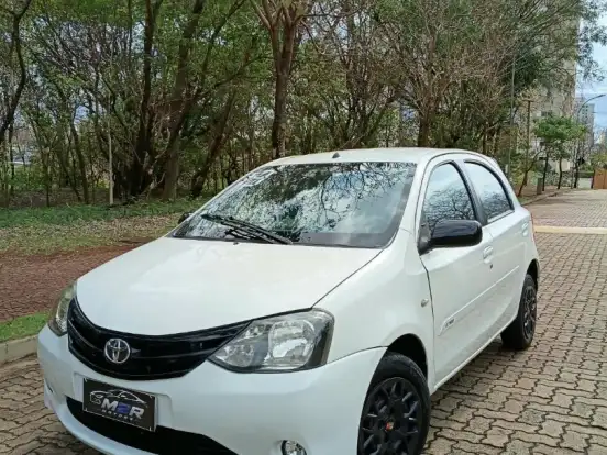 TOYOTA-ETIOS-1.3 XS 16V FLEX 4P MANUAL TOYOTA-ETIOS-2013