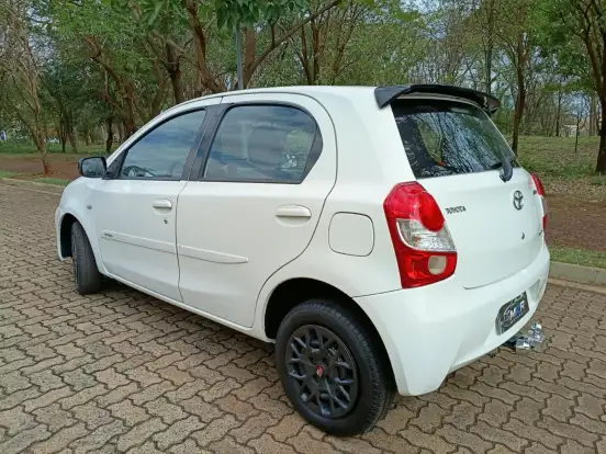 TOYOTA-ETIOS-1.3 XS 16V FLEX 4P MANUAL TOYOTA-ETIOS-2013