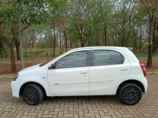 TOYOTA-ETIOS-1.3 XS 16V FLEX 4P MANUAL TOYOTA-ETIOS-2013