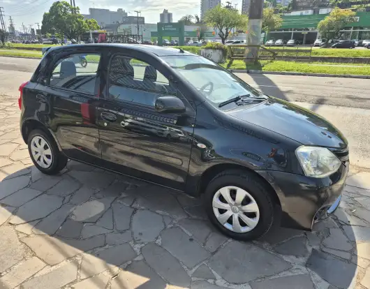 TOYOTA-ETIOS-1.3 XS 16V FLEX 4P MANUAL TOYOTA-ETIOS-2013