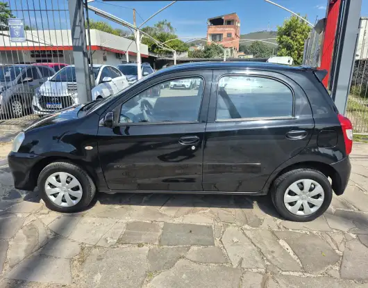 TOYOTA-ETIOS-1.3 XS 16V FLEX 4P MANUAL TOYOTA-ETIOS-2013