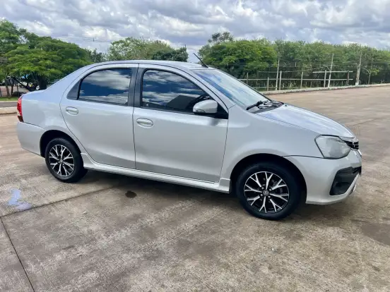 TOYOTA-ETIOS-2017