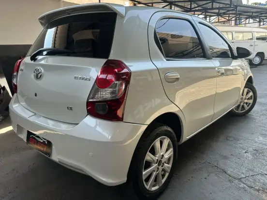 TOYOTA-ETIOS-1.5 X PLUS 16V FLEX 4P AUTOMÁTICO TOYOTA-ETIOS-2019