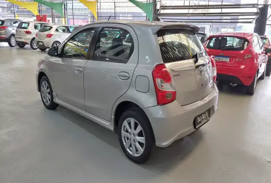 TOYOTA-ETIOS-2017