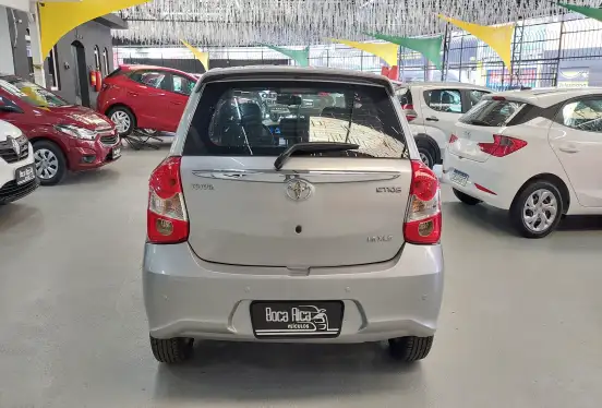 TOYOTA-ETIOS-2017