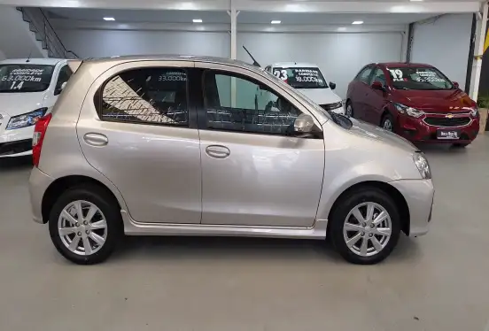 TOYOTA-ETIOS-2017