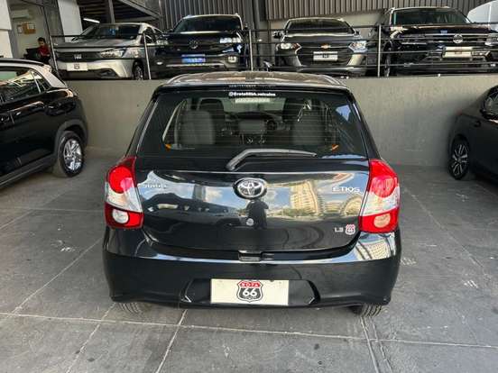 TOYOTA-ETIOS-2019
