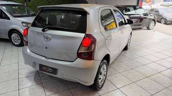 TOYOTA-ETIOS-2019