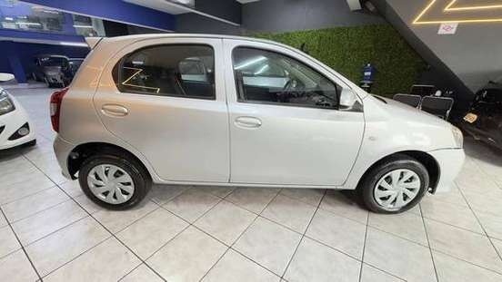 TOYOTA-ETIOS-2019