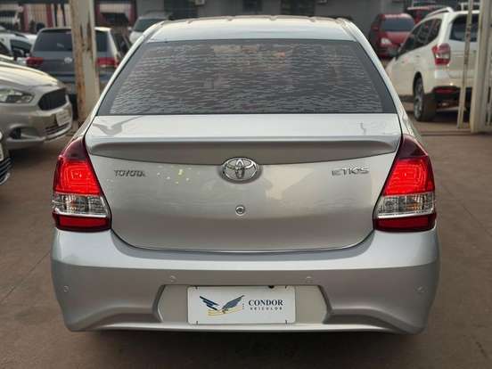 TOYOTA-ETIOS-2016
