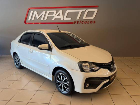 TOYOTA ETIOS 1.5 PLATINUM SEDAN 16V FLEX 4P AUTOMÁTICO