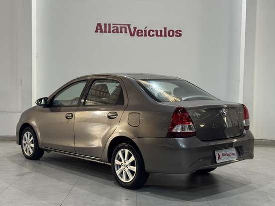 TOYOTA-ETIOS-2019