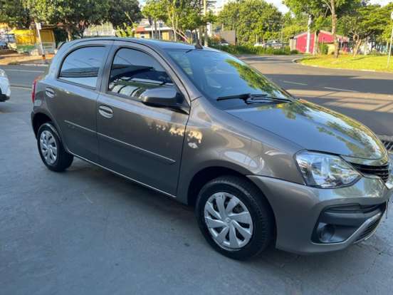 TOYOTA-ETIOS-2017