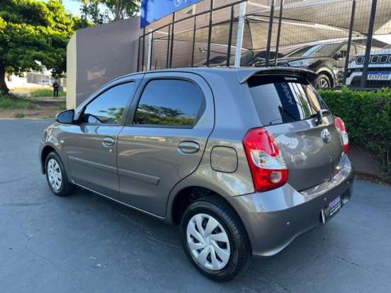 TOYOTA-ETIOS-2017
