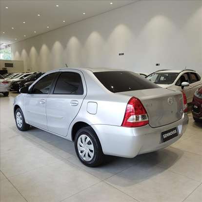 TOYOTA-ETIOS-2016