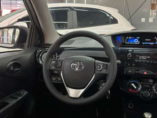 TOYOTA-ETIOS-2017