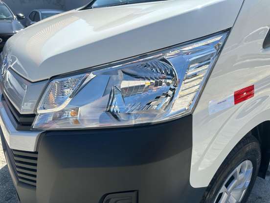 TOYOTA-HIACE-2025