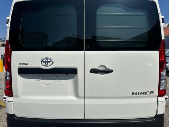 TOYOTA-HIACE-2.8 D-4D TURBO DIESEL FURGÃO DX AUTOMÁTICO TOYOTA-HIACE-2025