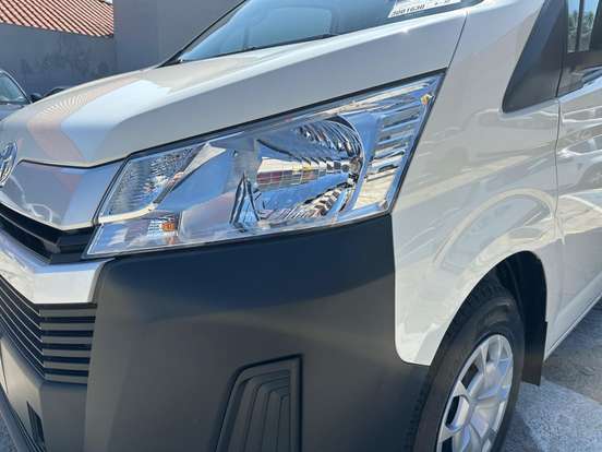TOYOTA-HIACE-2.8 D-4D TURBO DIESEL FURGÃO DX AUTOMÁTICO TOYOTA-HIACE-2025