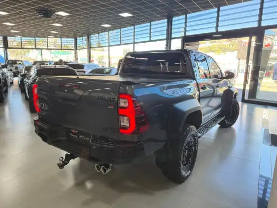 TOYOTA-HILUX-2.8 D-4D TURBO DIESEL CD GR-S 4X4 AUTOMÁTICO TOYOTA-HILUX-2024