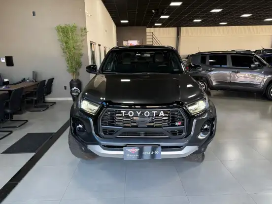 TOYOTA-HILUX-2.8 D-4D TURBO DIESEL CD GR-S 4X4 AUTOMÁTICO TOYOTA-HILUX-2024