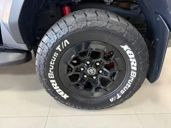 TOYOTA-HILUX-2.8 D-4D TURBO DIESEL CD GR-S 4X4 AUTOMÁTICO TOYOTA-HILUX-2024