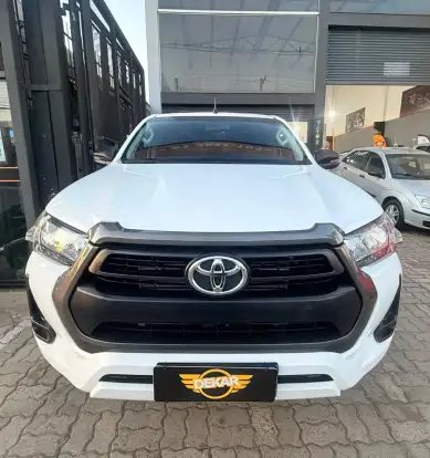 TOYOTA-HILUX-2.8 D-4D TURBO DIESEL CD SR 4X4 AUTOMÁTICO TOYOTA-HILUX-2023