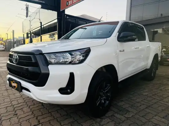 TOYOTA-HILUX-2.8 D-4D TURBO DIESEL CD SR 4X4 AUTOMÁTICO TOYOTA-HILUX-2023