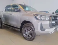 TOYOTA HILUX 2.8 D-4D TURBO DIESEL CD SR 4X4 AUTOMÁTICO TOYOTA HILUX 2.8 D-4D TURBO DIESEL CD SR 4X4 AUTOMÁTICO