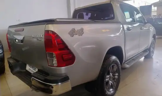 TOYOTA-HILUX-2022