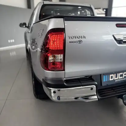 TOYOTA-HILUX-2.8 D-4D TURBO DIESEL CD SRV 4X4 AUTOMÁTICO TOYOTA-HILUX-2023