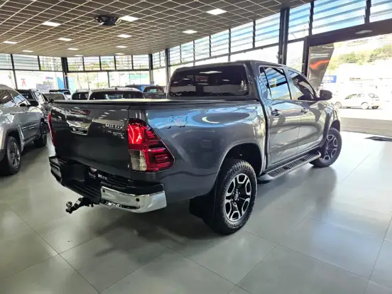 TOYOTA-HILUX-2.8 D-4D TURBO DIESEL CD SRV 4X4 AUTOMÁTICO TOYOTA-HILUX-2022