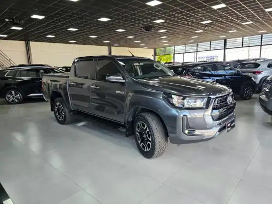 TOYOTA-HILUX-2.8 D-4D TURBO DIESEL CD SRV 4X4 AUTOMÁTICO TOYOTA-HILUX-2022