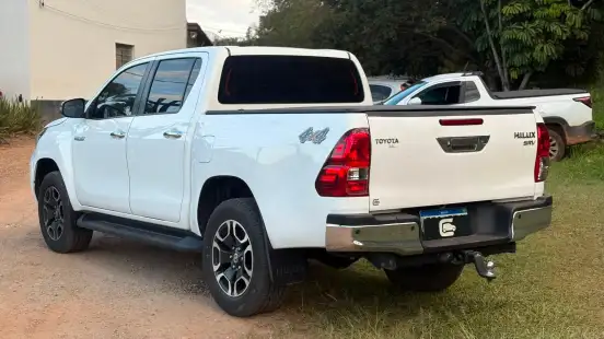 TOYOTA-HILUX-2.8 D-4D TURBO DIESEL CD SRV 4X4 AUTOMÁTICO TOYOTA-HILUX-2021