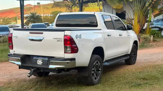TOYOTA-HILUX-2.8 D-4D TURBO DIESEL CD SRV 4X4 AUTOMÁTICO TOYOTA-HILUX-2021