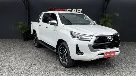 TOYOTA HILUX 2.8 D-4D TURBO DIESEL CD SRV 4X4 AUTOMÁTICO