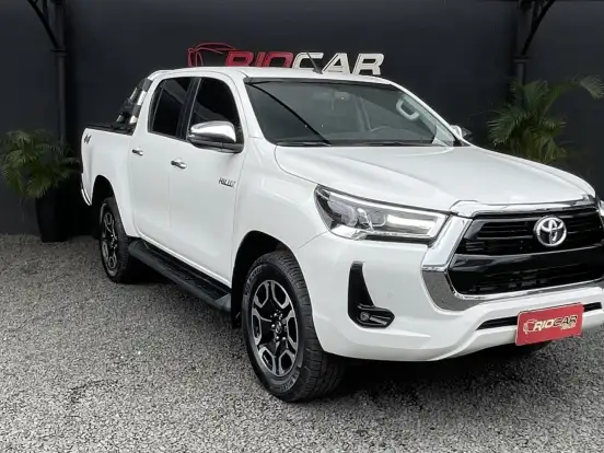 TOYOTA-HILUX-2.8 D-4D TURBO DIESEL CD SRV 4X4 AUTOMÁTICO TOYOTA-HILUX-2025