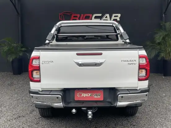 TOYOTA-HILUX-2.8 D-4D TURBO DIESEL CD SRV 4X4 AUTOMÁTICO TOYOTA-HILUX-2025