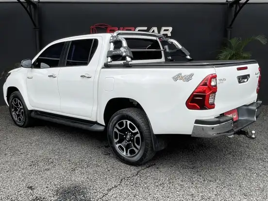 TOYOTA-HILUX-2.8 D-4D TURBO DIESEL CD SRV 4X4 AUTOMÁTICO TOYOTA-HILUX-2025