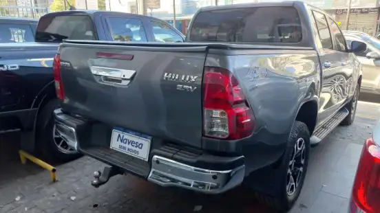 TOYOTA-HILUX-2022