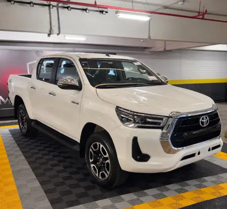 TOYOTA HILUX 2.8 D-4D TURBO DIESEL CD SRV 4X4 AUTOMÁTICO